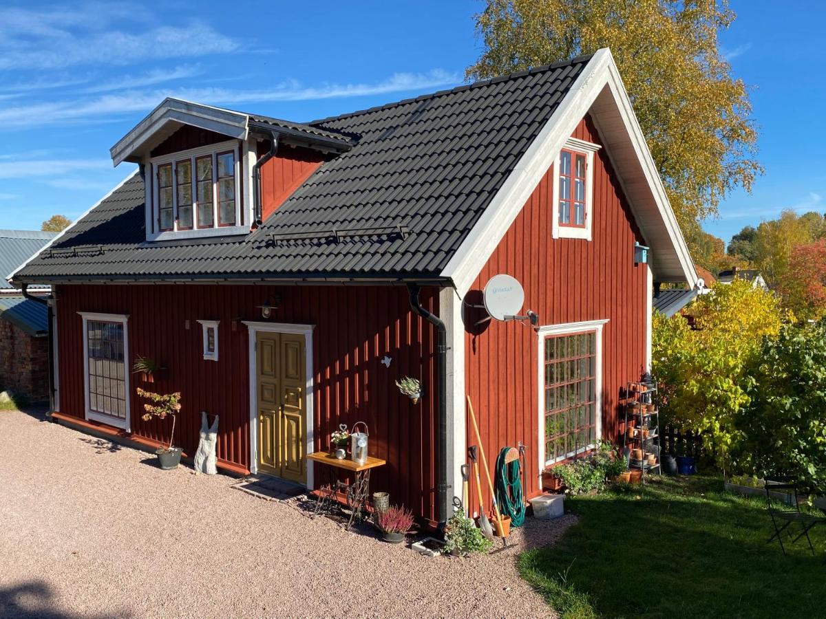 Roeda Huset Feriehus Hallstahammar